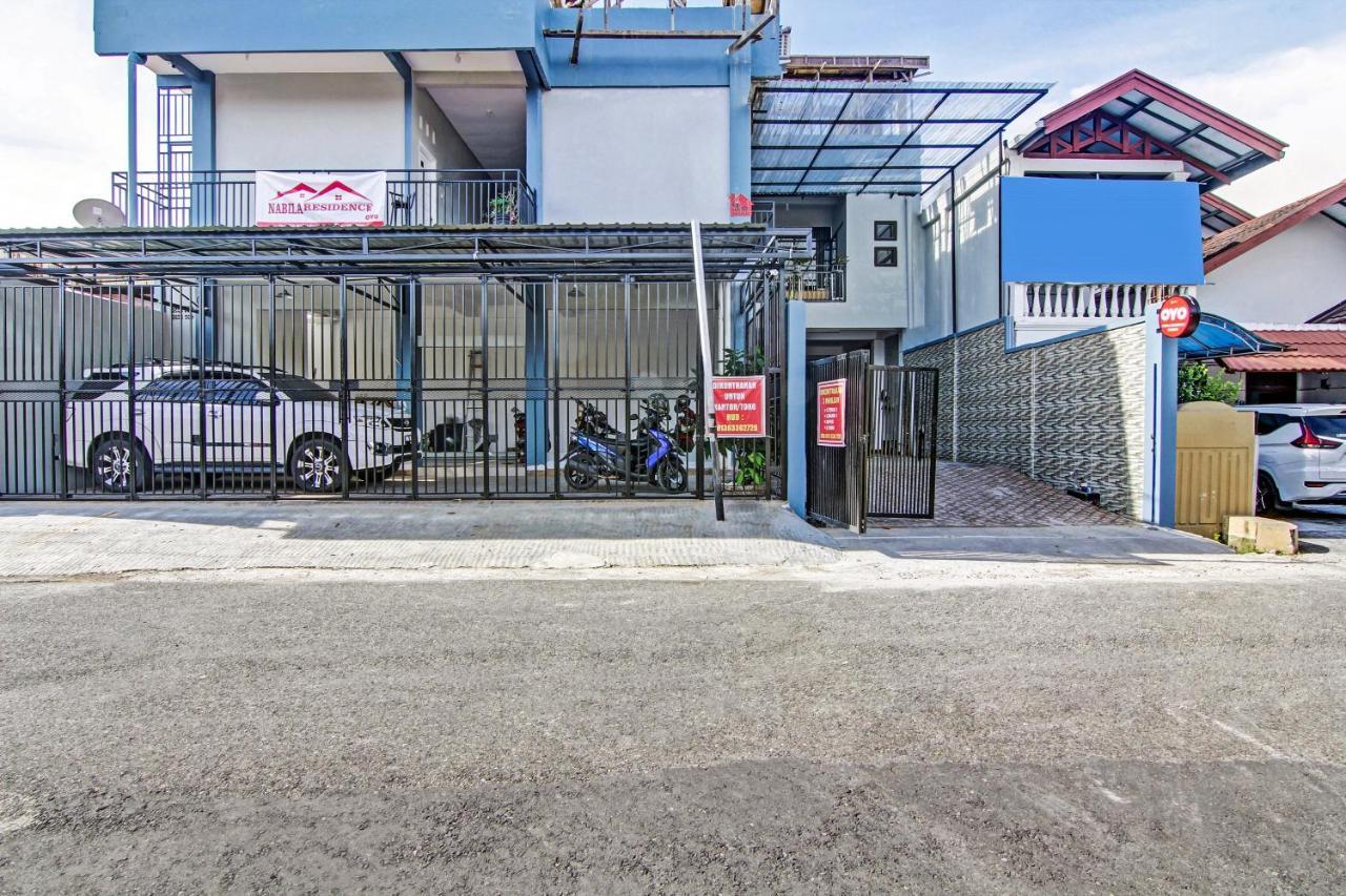 Oyo 90704 Nabila Residence Syariah Padang  Buitenkant foto