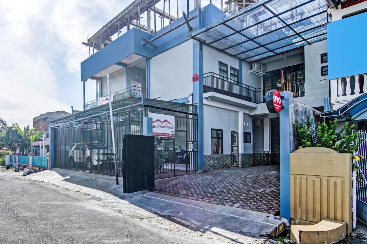 Oyo 90704 Nabila Residence Syariah Padang  Buitenkant foto