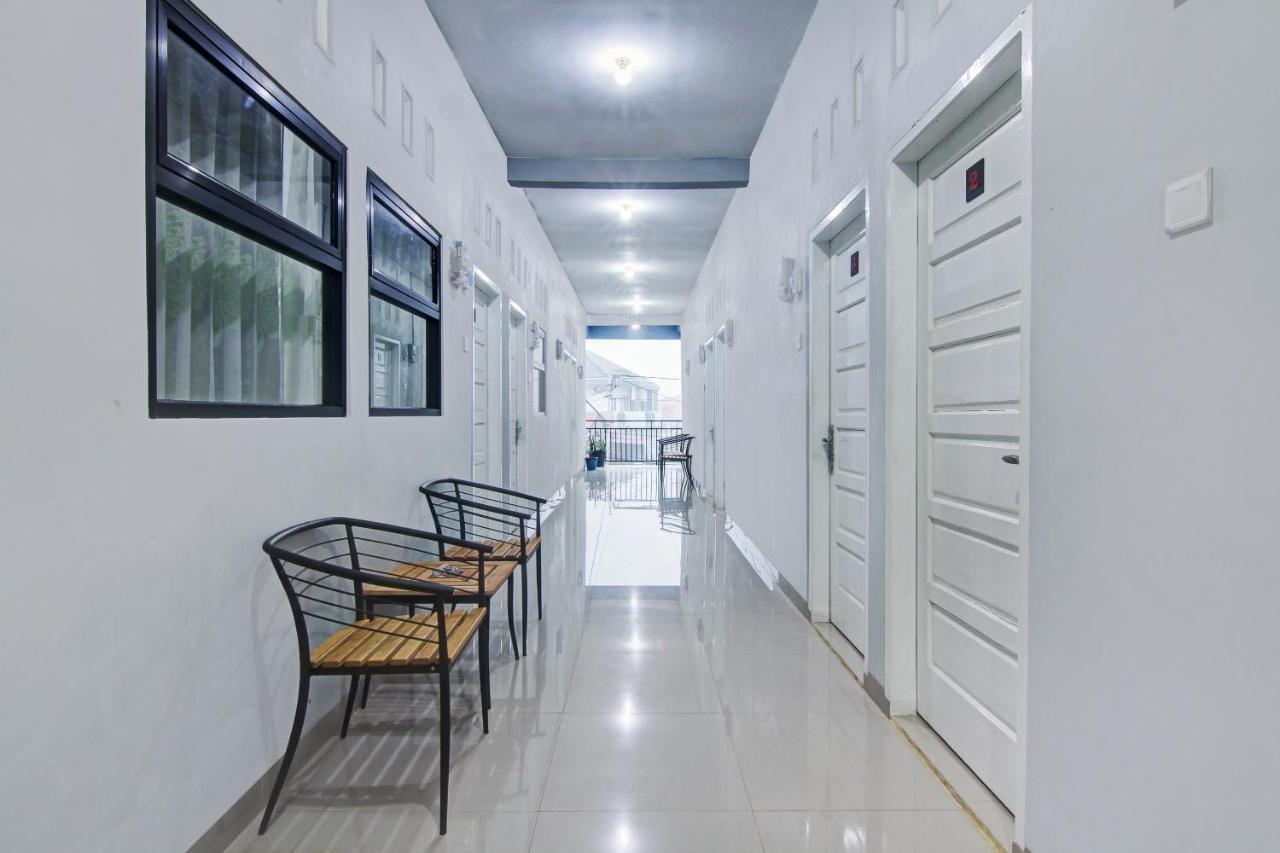 Oyo 90704 Nabila Residence Syariah Padang  Buitenkant foto
