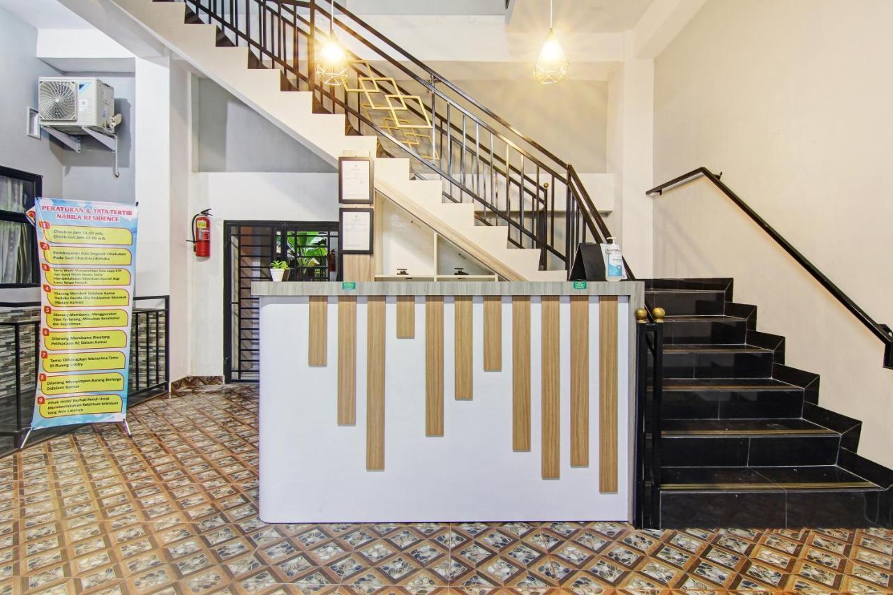Oyo 90704 Nabila Residence Syariah Padang  Buitenkant foto