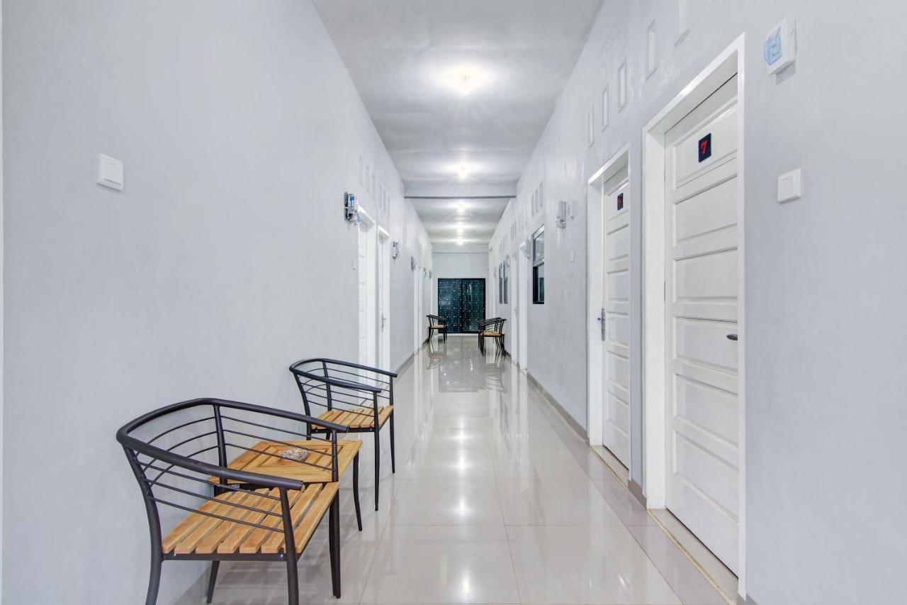 Oyo 90704 Nabila Residence Syariah Padang  Buitenkant foto