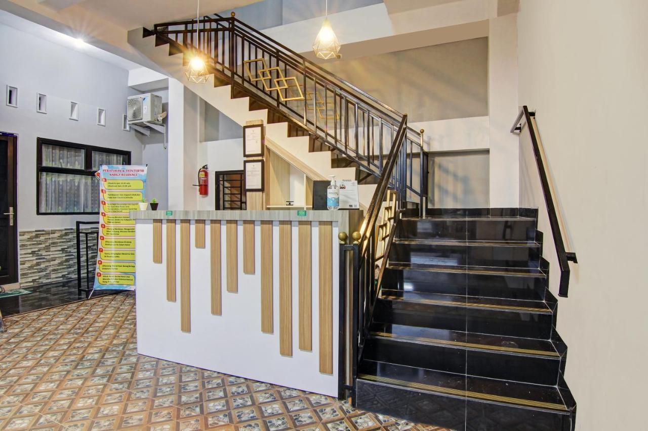 Oyo 90704 Nabila Residence Syariah Padang  Buitenkant foto