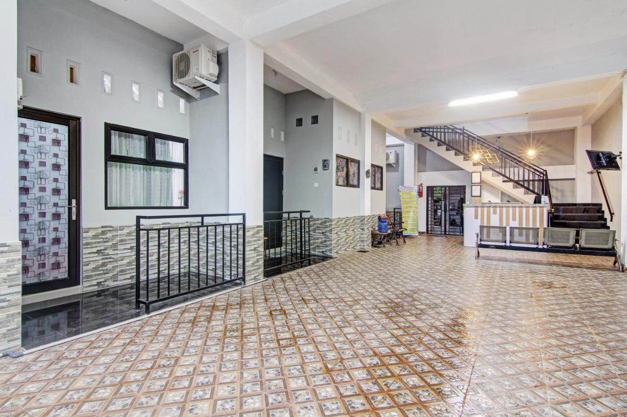 Oyo 90704 Nabila Residence Syariah Padang  Buitenkant foto