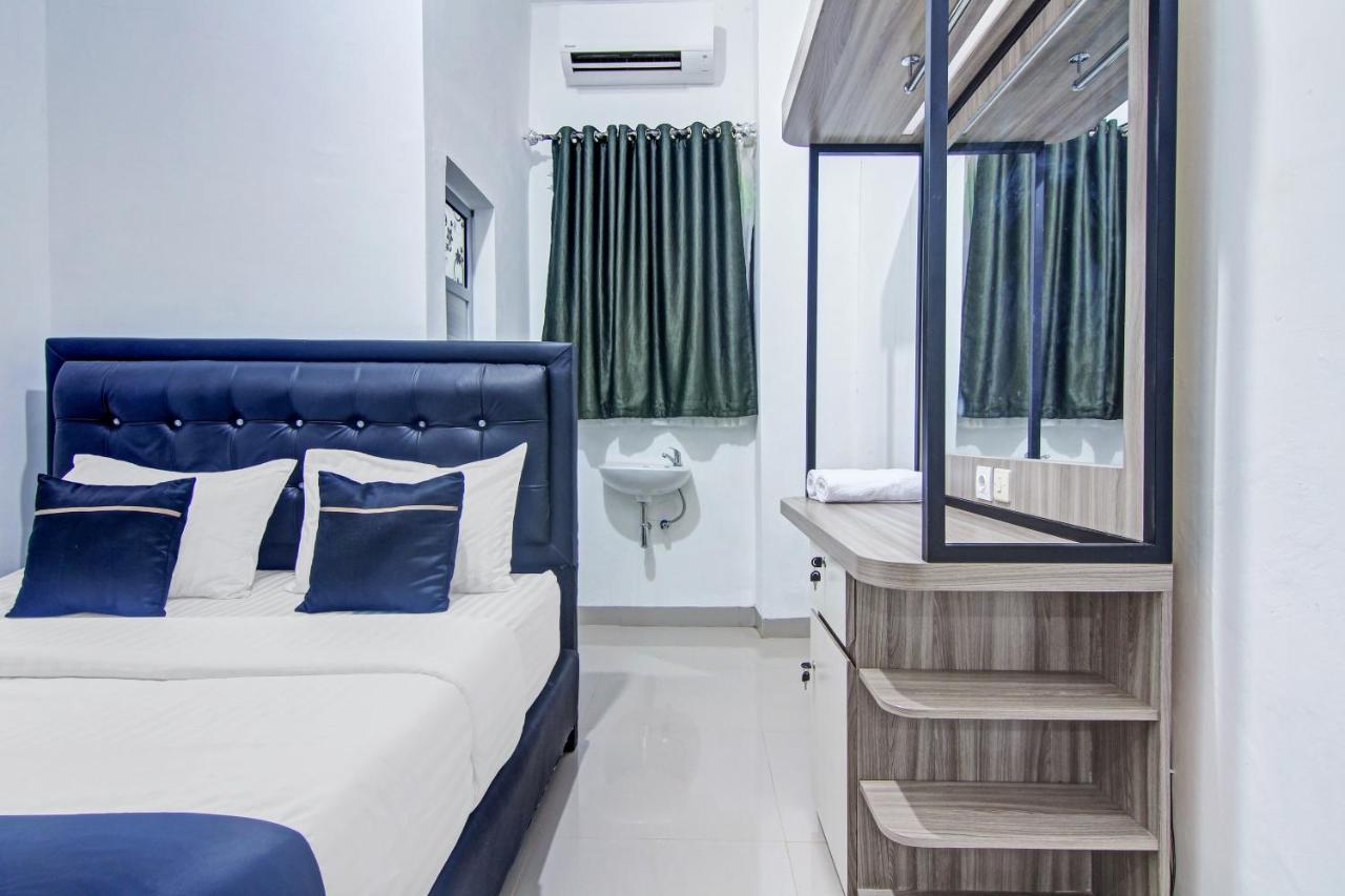 Oyo 90704 Nabila Residence Syariah Padang  Buitenkant foto