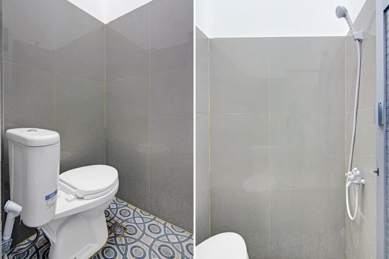 Oyo 90704 Nabila Residence Syariah Padang  Buitenkant foto