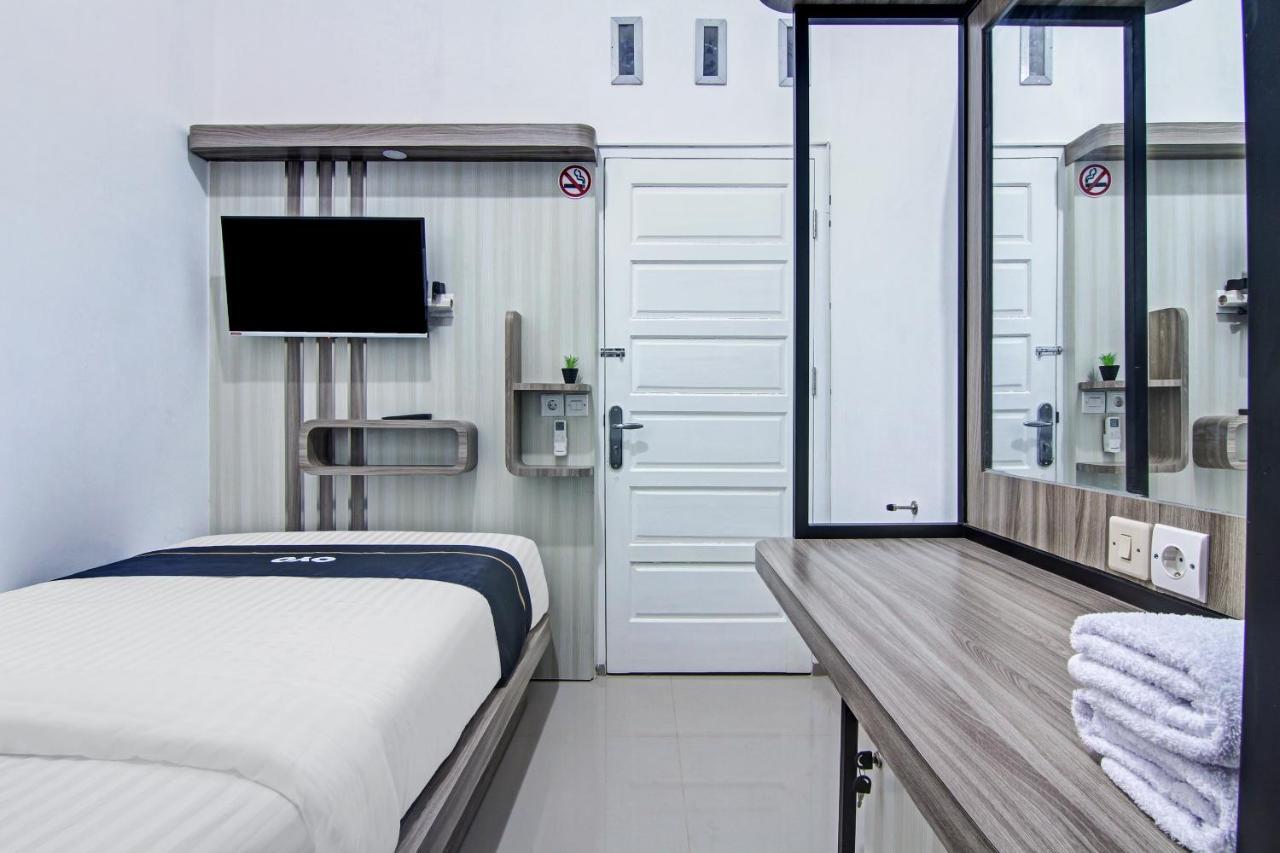 Oyo 90704 Nabila Residence Syariah Padang  Buitenkant foto
