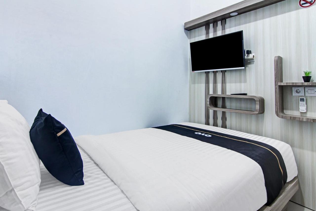 Oyo 90704 Nabila Residence Syariah Padang  Buitenkant foto