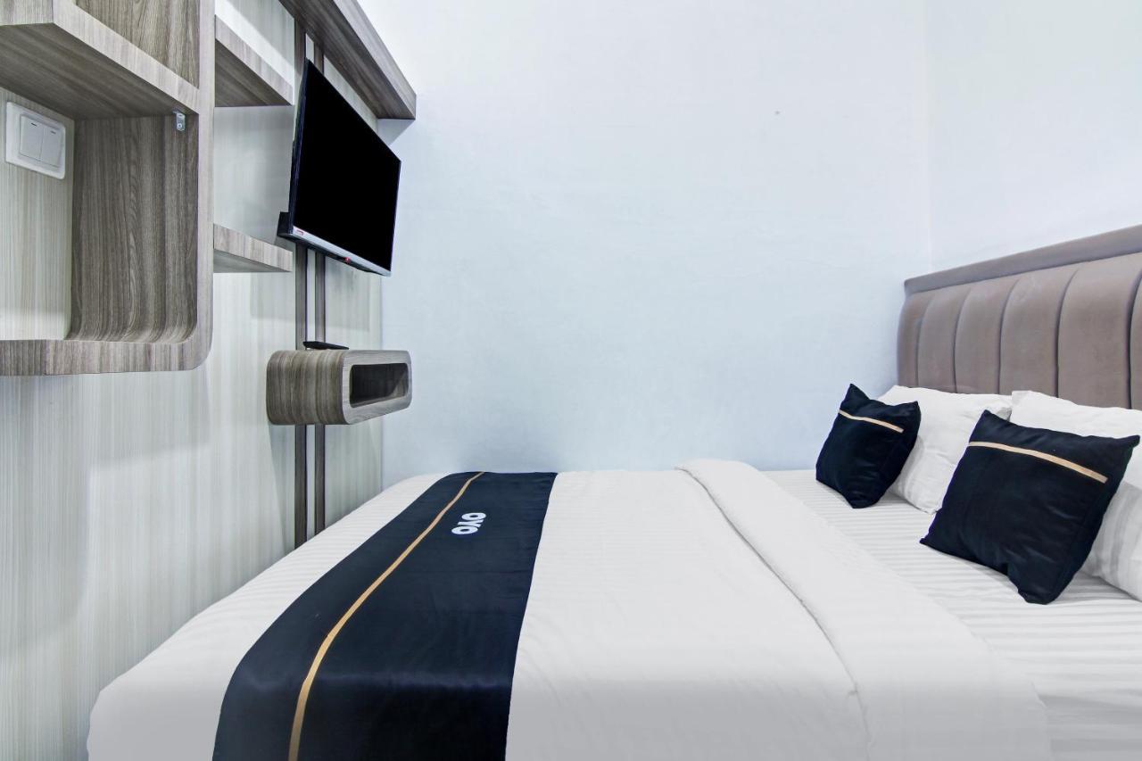 Oyo 90704 Nabila Residence Syariah Padang  Buitenkant foto